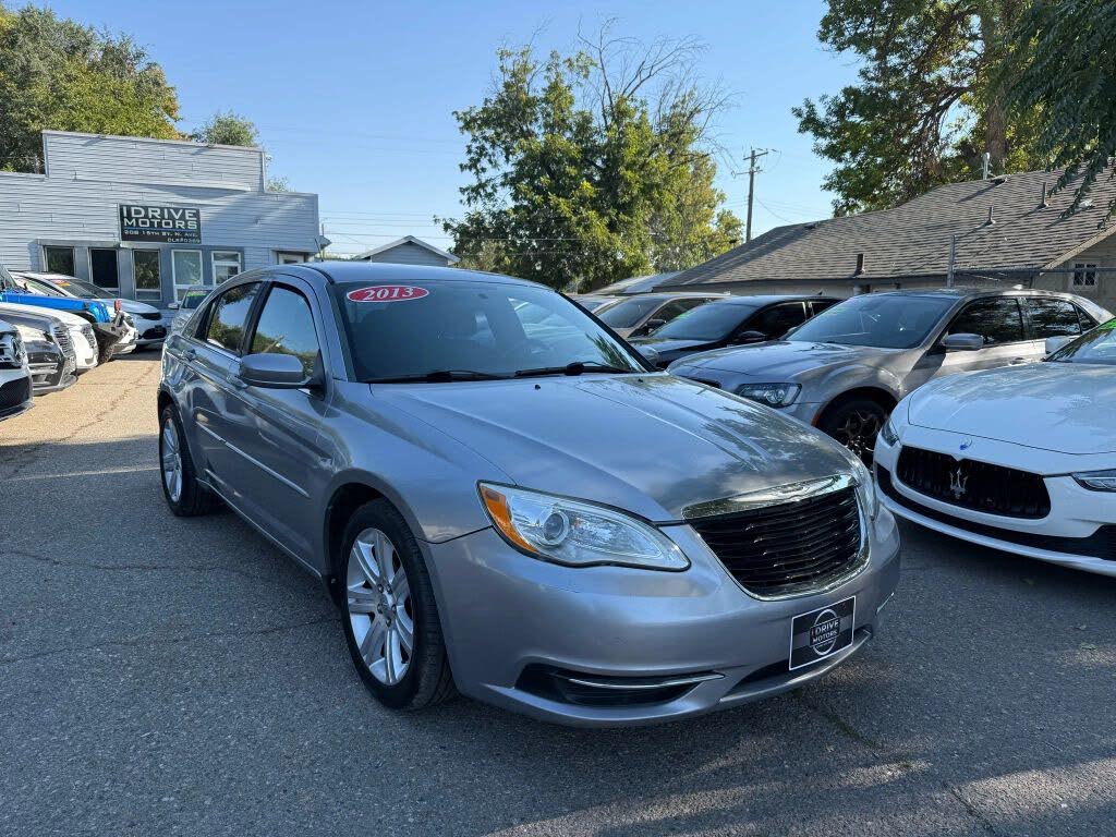 2013 Chrysler 200 Limited Sedan FWD