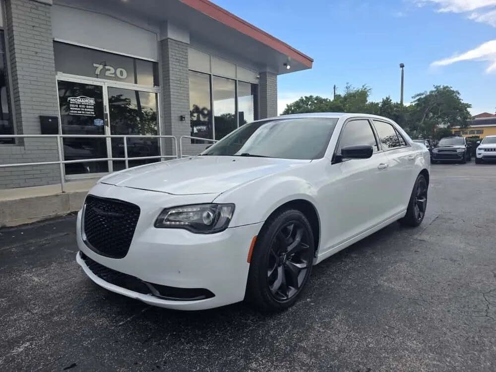 2021 Chrysler 300 Touring RWD