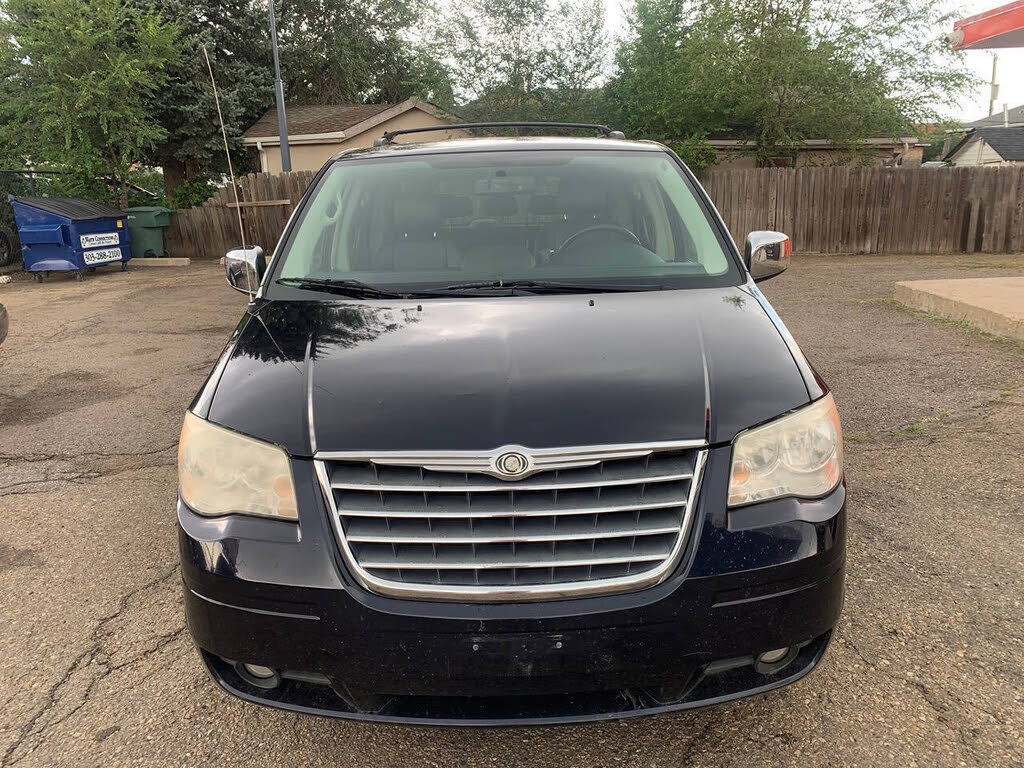 2010 Chrysler Town & Country Touring Plus FWD