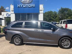 Toyota Sienna XLE 7-Passenger FWD