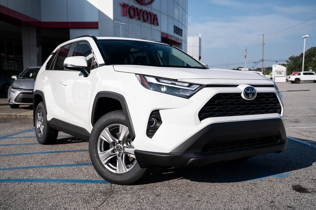 2025 Toyota RAV4 XLE FWD
