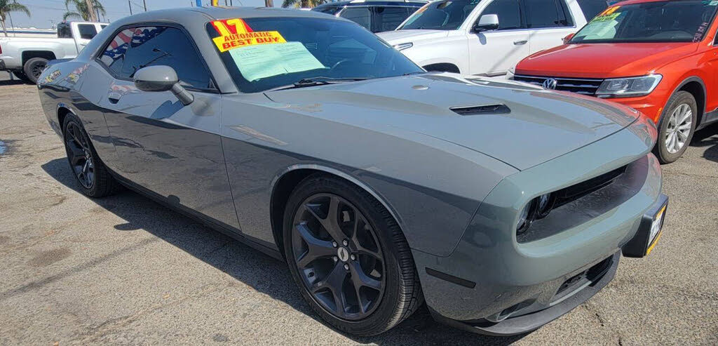 2017 Dodge Challenger SXT Plus RWD