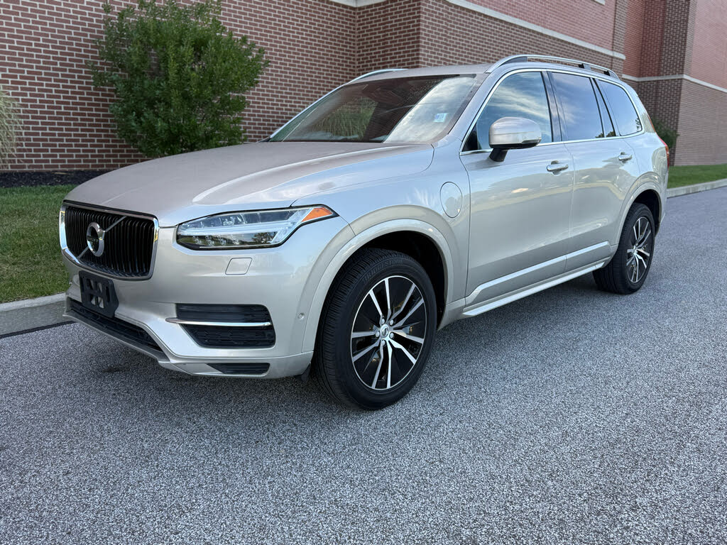 2016 Volvo XC90 T8 Momentum eAWD