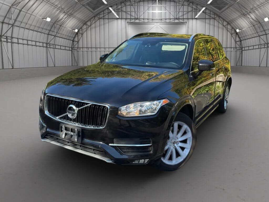 2016 Volvo XC90 T6 Momentum AWD
