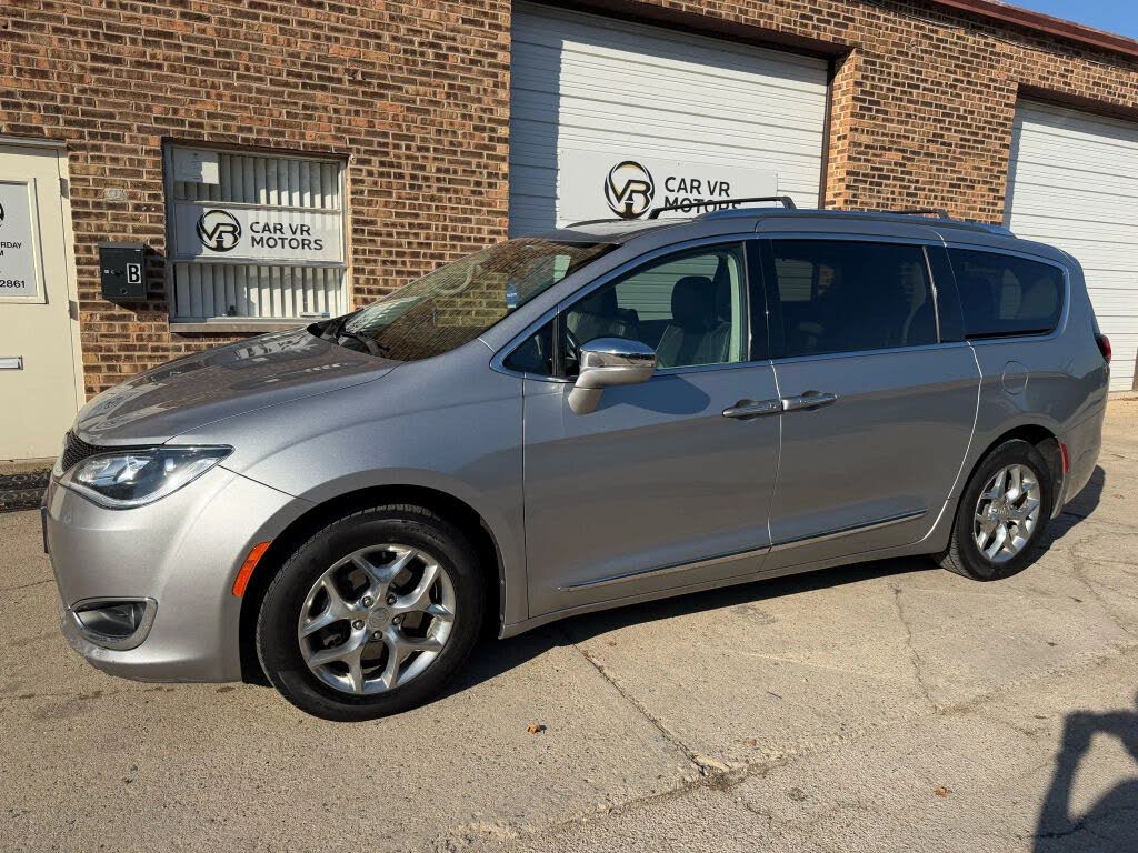 2018 Chrysler Pacifica Limited FWD