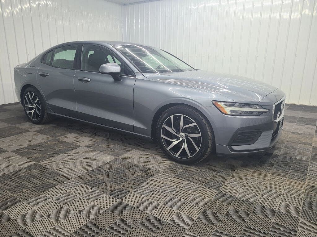 2020 Volvo S60 T5 Momentum FWD