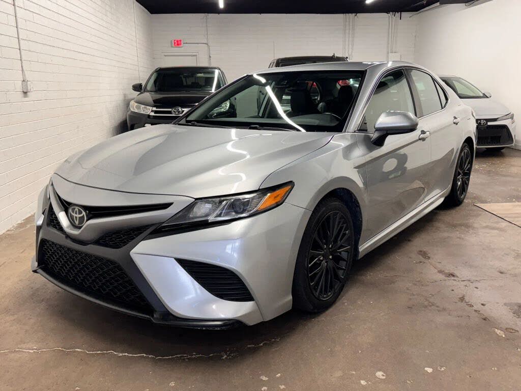 2020 Toyota Camry SE FWD