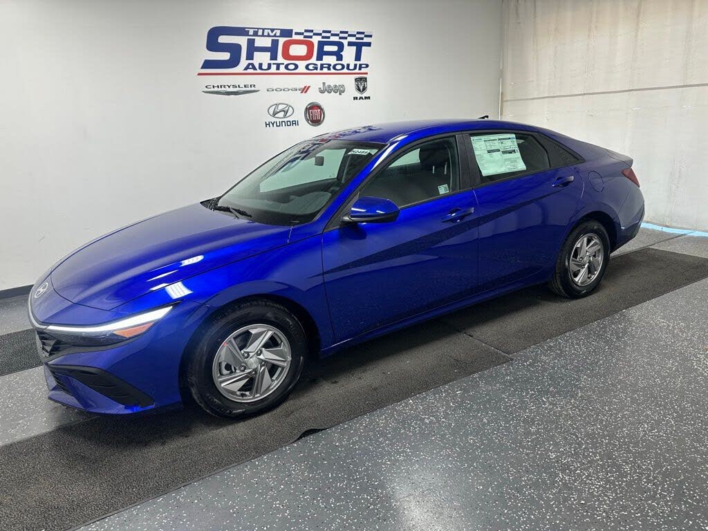 2025 Hyundai Elantra SE FWD