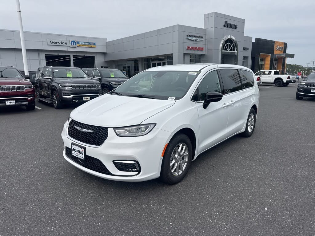 2026 Chrysler Pacifica Select FWD