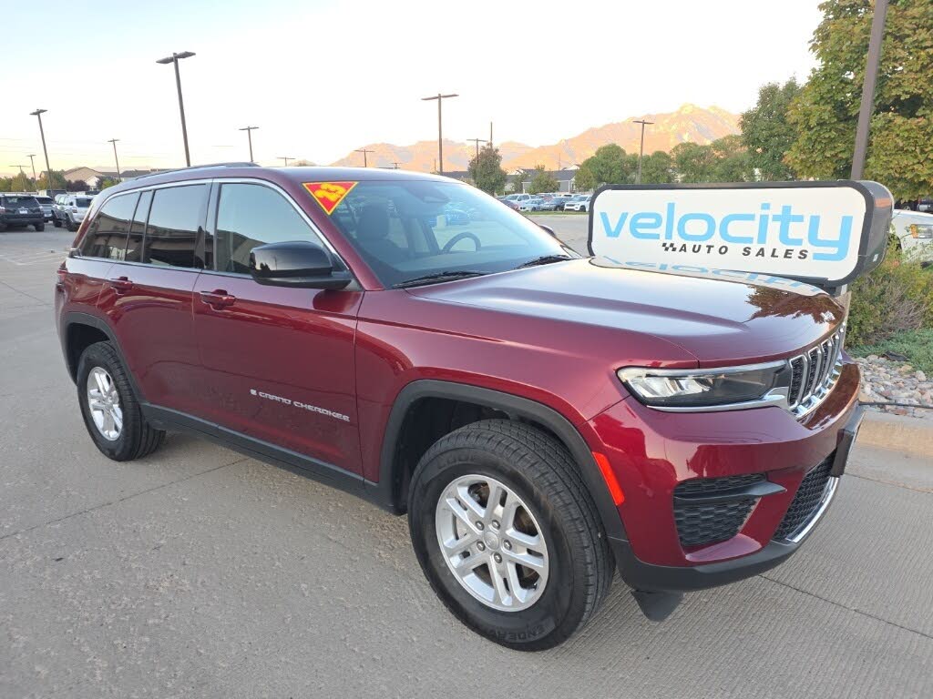 2023 Jeep Grand Cherokee Laredo 4WD