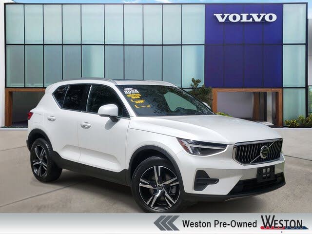 2025 Volvo XC40 B5 Core Bright Theme AWD