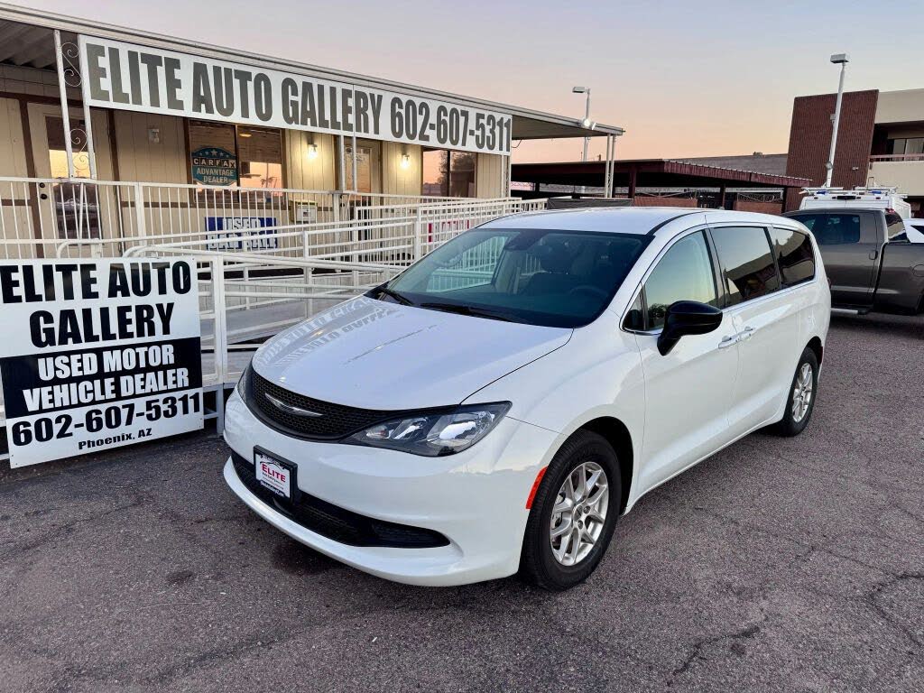 2024 Chrysler Voyager LX FWD