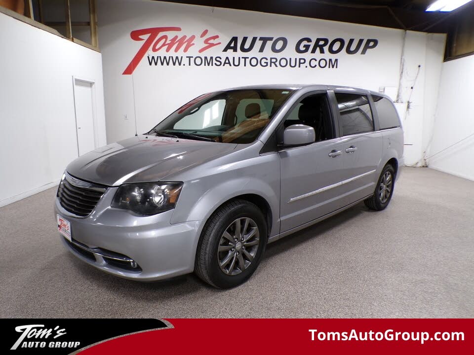 2015 Chrysler Town & Country S FWD