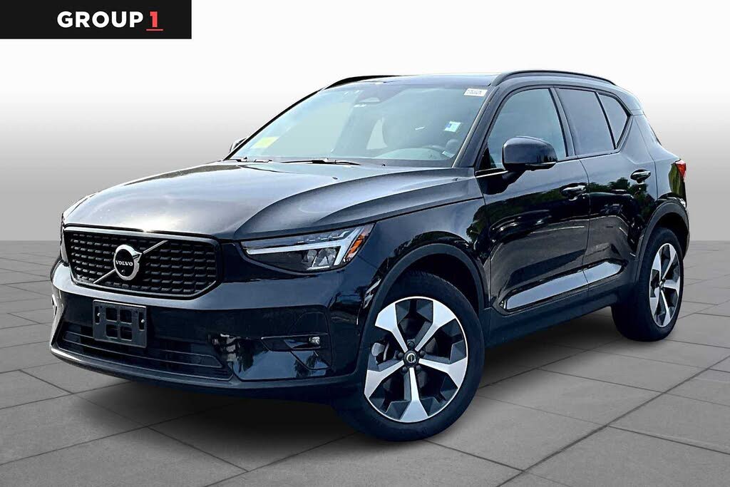 2023 Volvo XC40 B5 Plus Dark Theme AWD