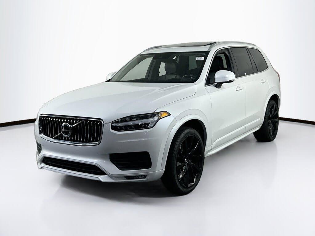 2022 Volvo XC90 T6 Momentum 6-Passenger AWD