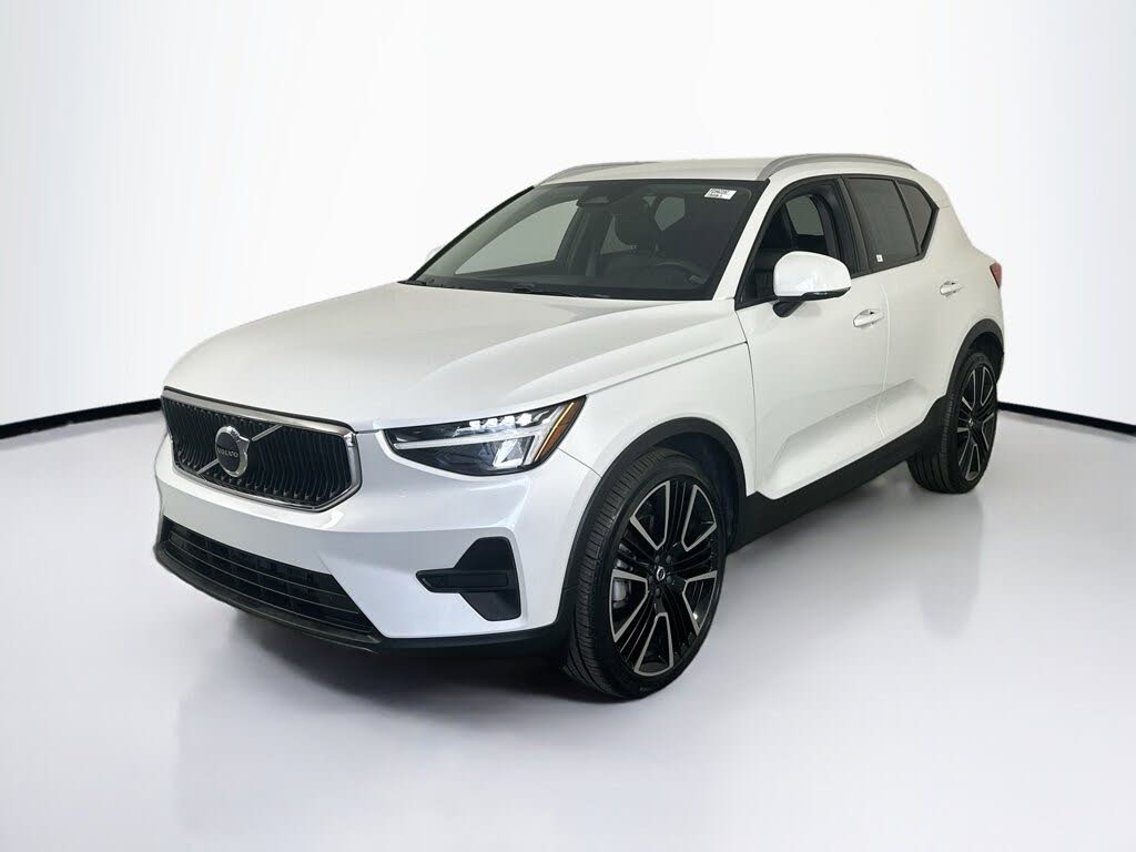 2023 Volvo XC40 B4 Core FWD