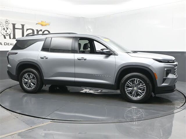 2025 Chevrolet Traverse LT FWD
