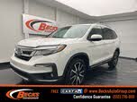 Honda Pilot Touring AWD with Rear Captains Chairs