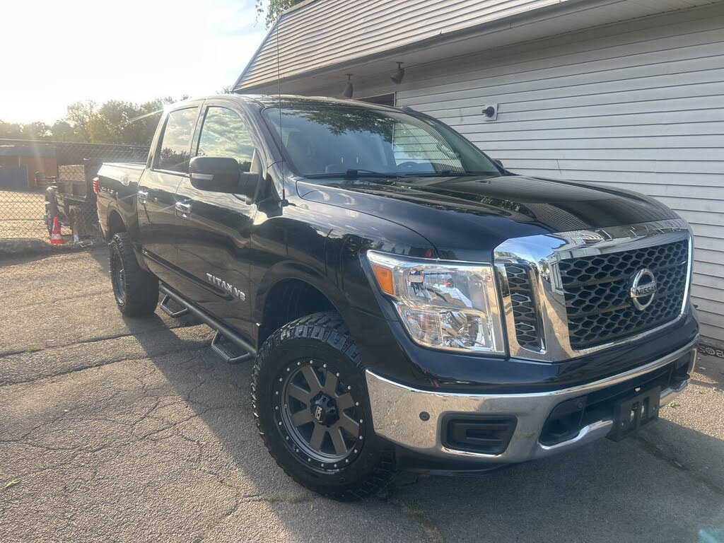 2018 Nissan Titan SV Crew Cab 4WD
