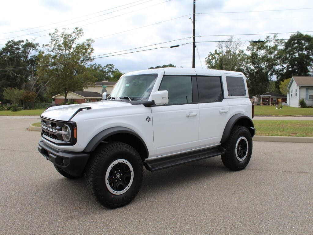 2025 Ford Bronco Outer Banks 4-Door 4WD