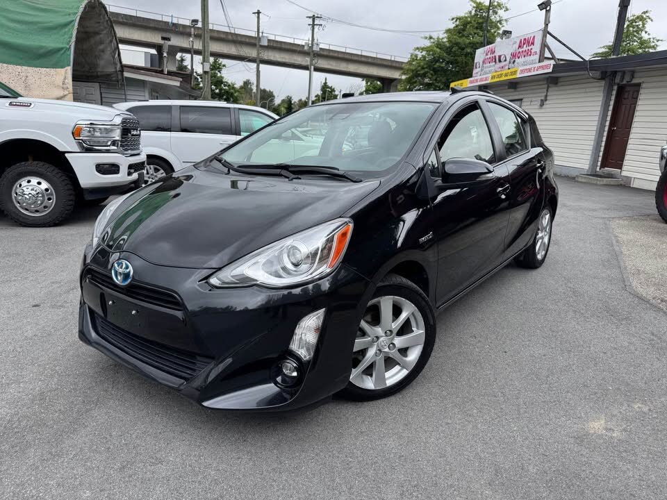 2016 Toyota Prius c Technology