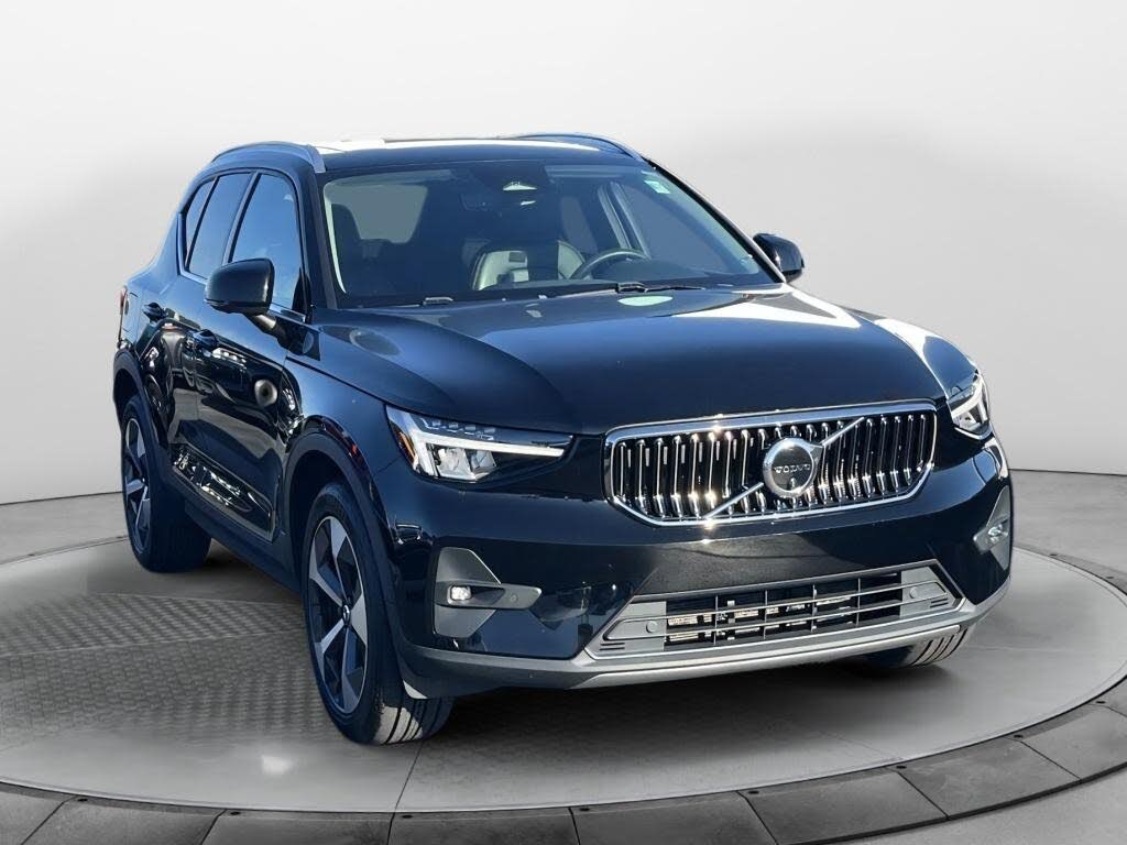 2023 Volvo XC40 B4 Ultimate Bright Theme FWD