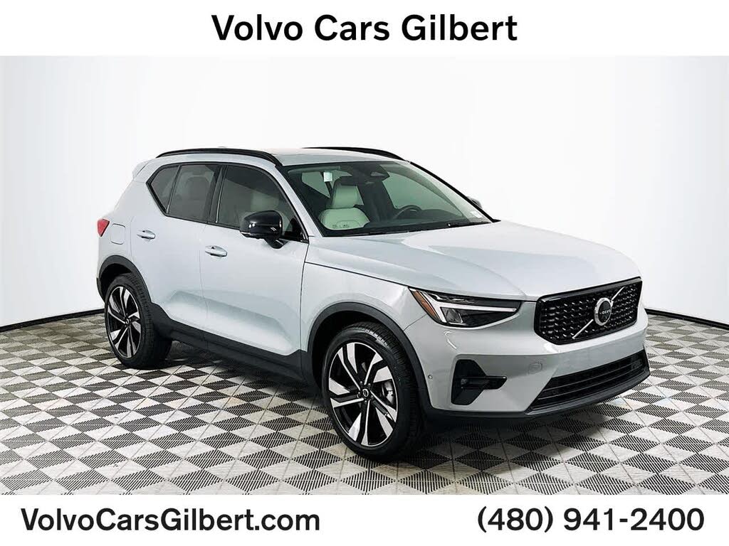 2025 Volvo XC40 B5 Plus Dark Theme AWD