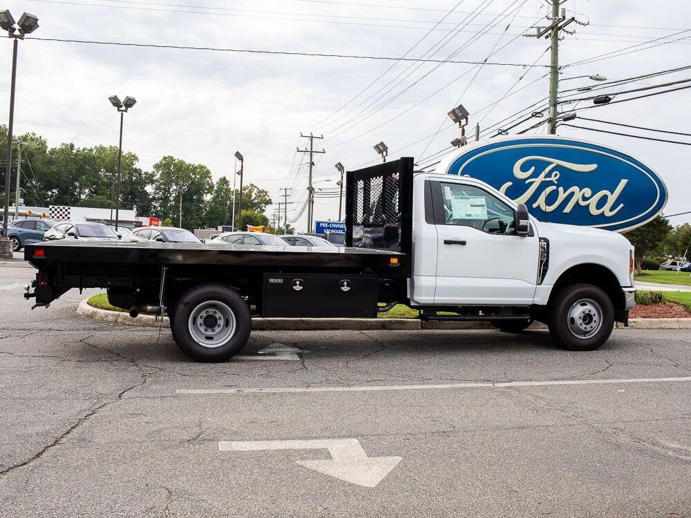 2025 Ford F-350 Super Duty Chassis XL Regular Cab DRW 4WD
