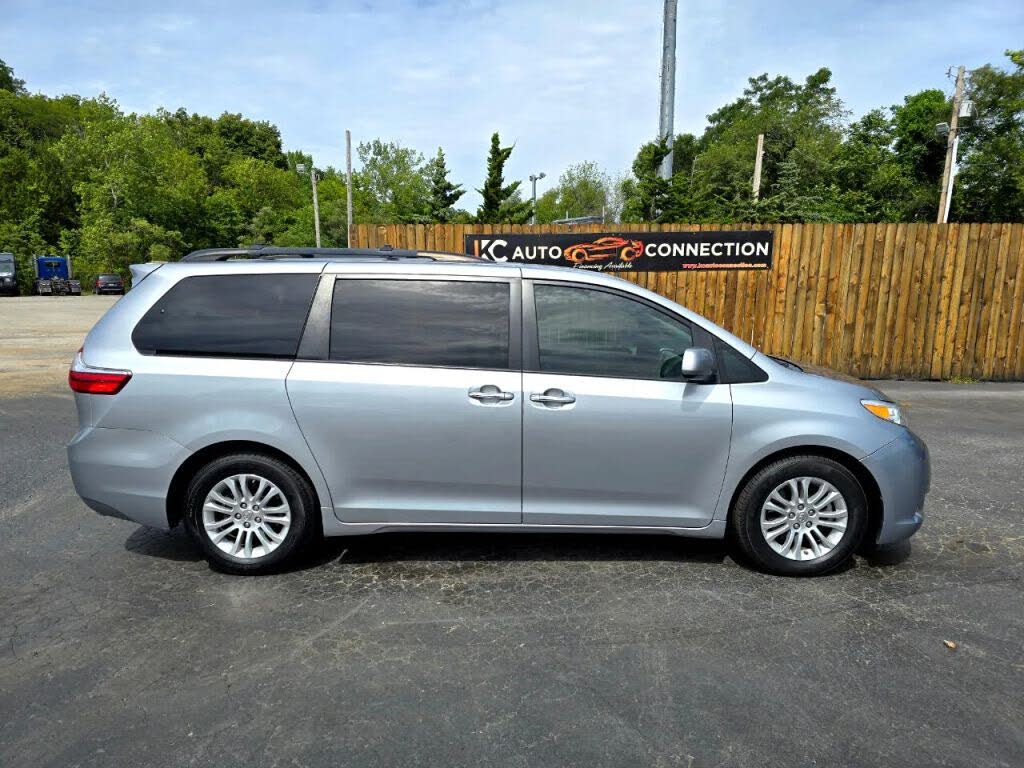 2015 Toyota Sienna XLE 8-Passenger