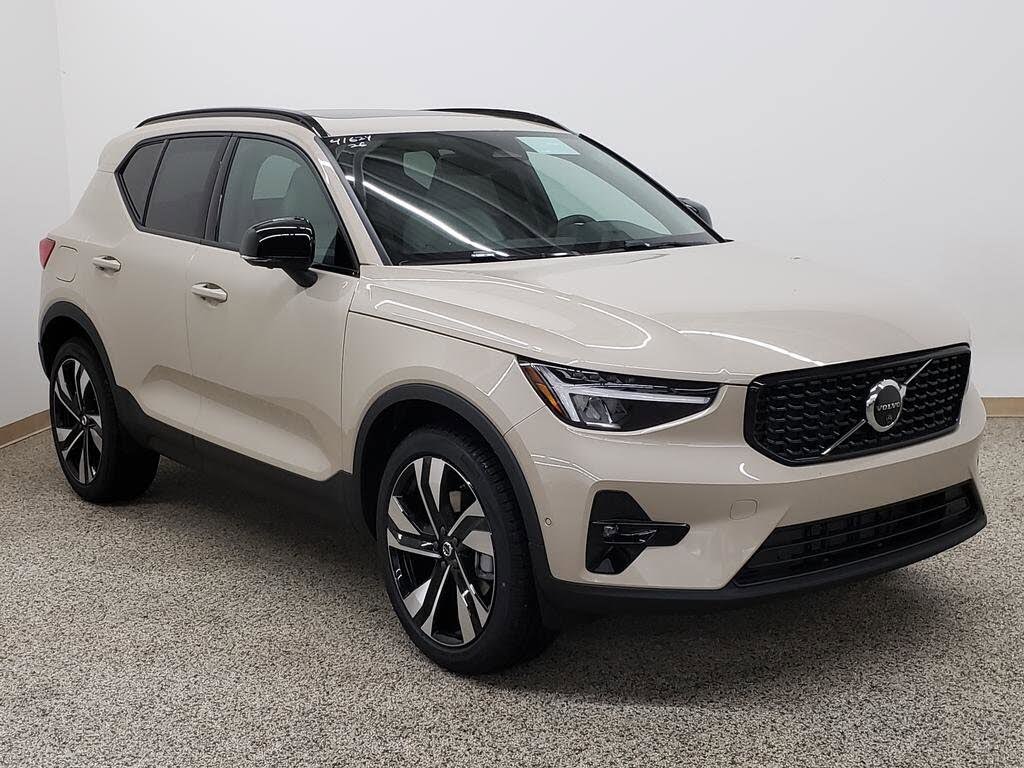 2026 Volvo XC40 B5 Plus AWD