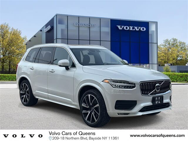 2022 Volvo XC90 T6 Momentum 7-Passenger AWD