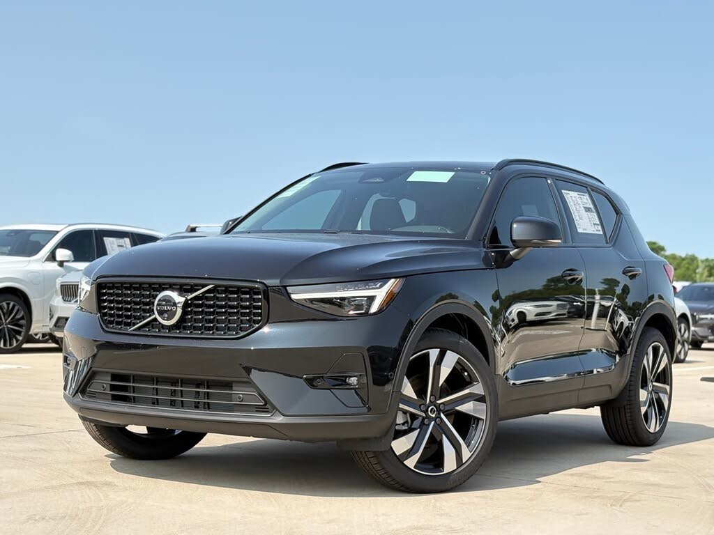 2025 Volvo XC40 B5 Ultra Dark Theme AWD