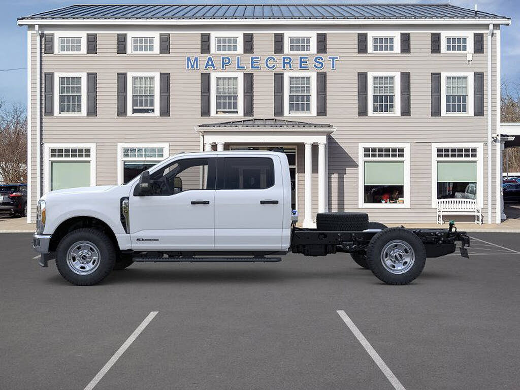 2026 Ford F-350 Super Duty Chassis XL Crew Cab 4WD
