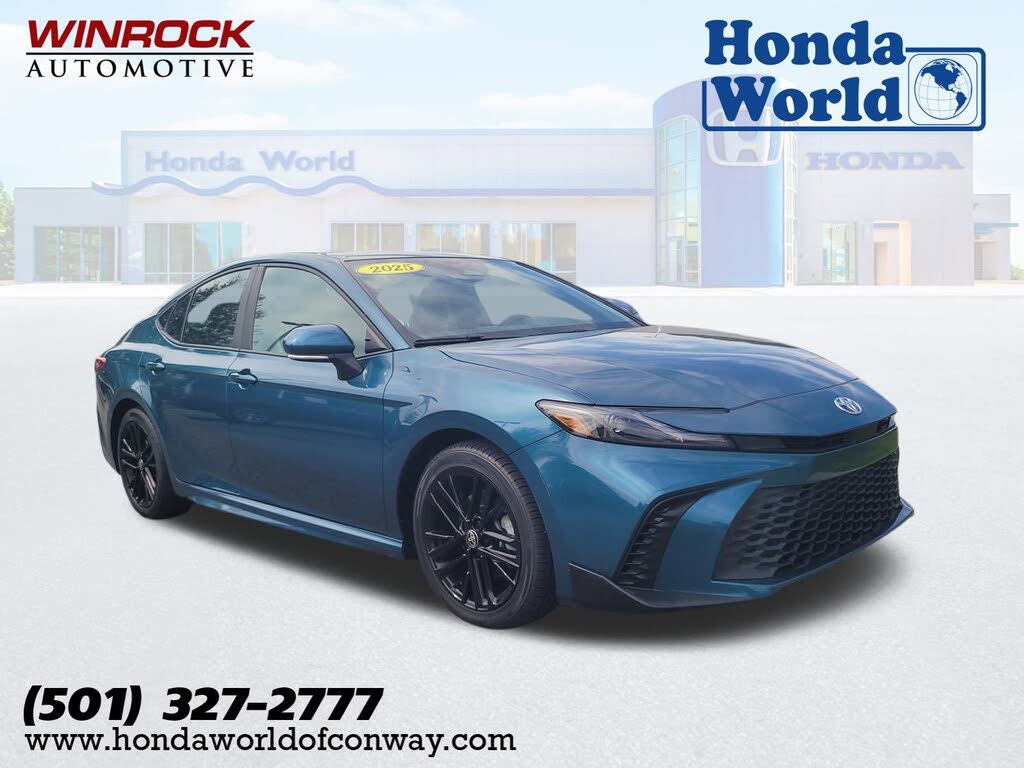 2025 Toyota Camry SE FWD