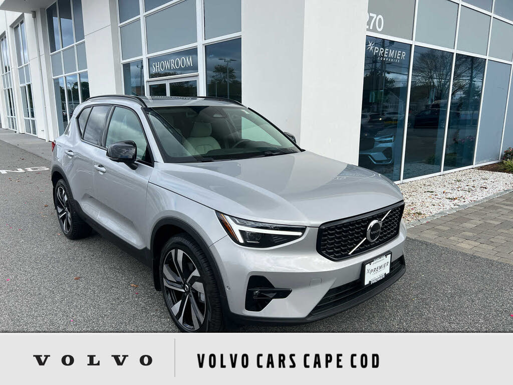 2025 Volvo XC40 B5 Ultra Dark Theme AWD