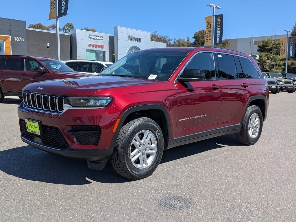 2023 Jeep Grand Cherokee Laredo 4WD