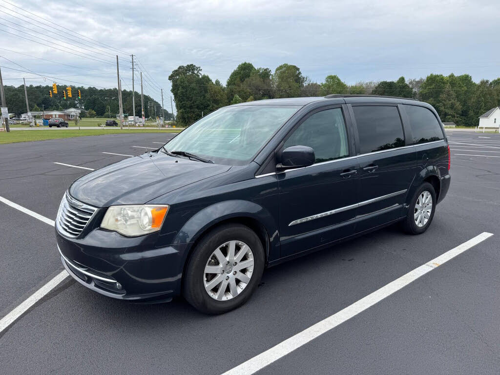2014 Chrysler Town & Country Touring FWD