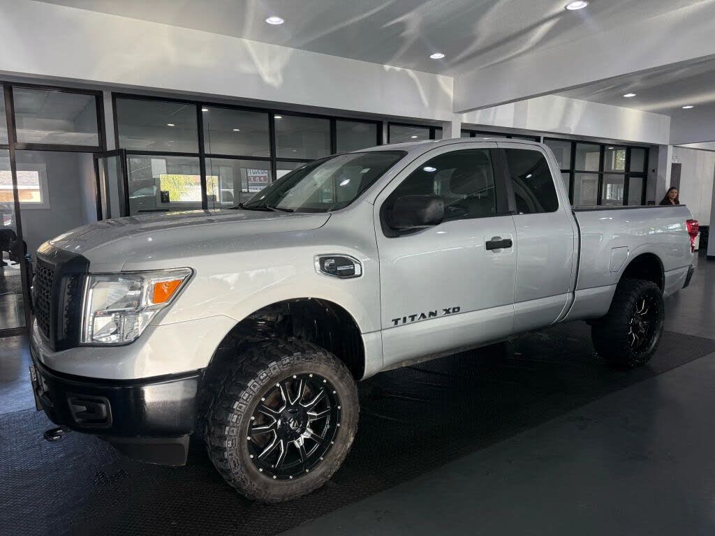 2017 Nissan Titan SV King Cab 4WD