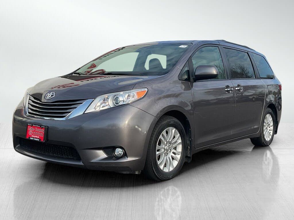 2016 Toyota Sienna XLE 7-Passenger Auto Access Seat