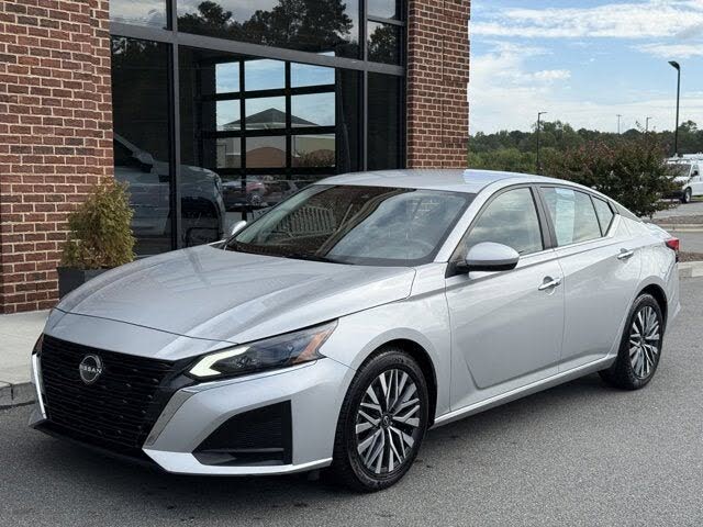 2023 Nissan Altima 2.5 SV FWD