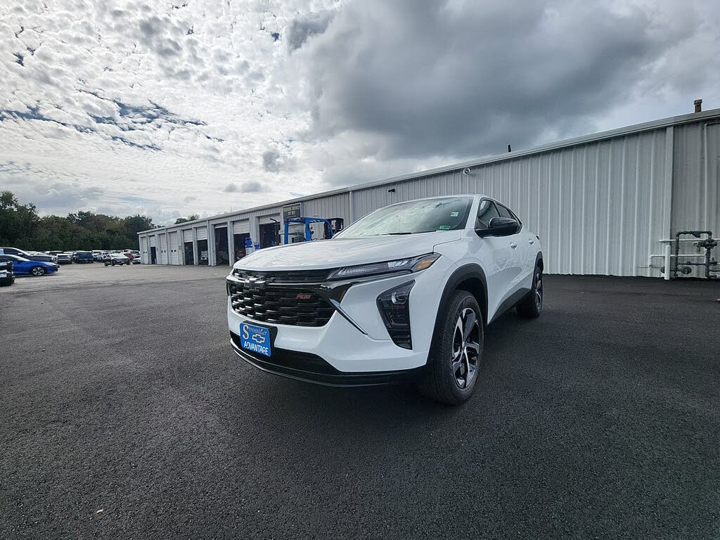 2025 Chevrolet Trax RS with 1RS FWD