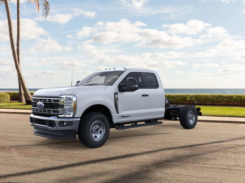 2025 Ford F-350 Super Duty Chassis XL SuperCab 4WD