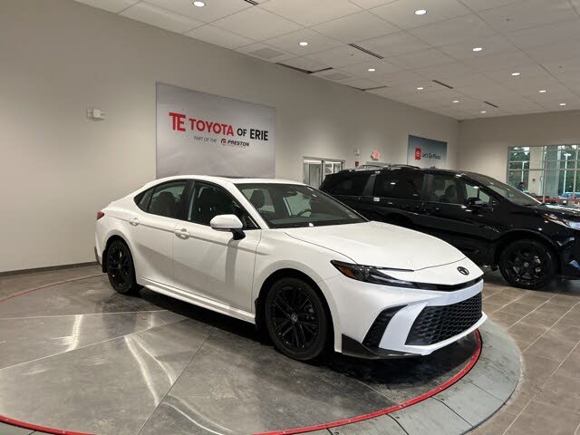 2025 Toyota Camry SE FWD