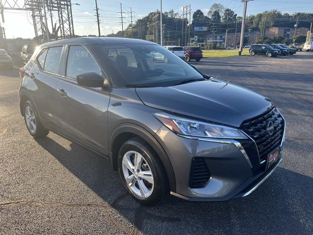 2025 Nissan Kicks Play S FWD