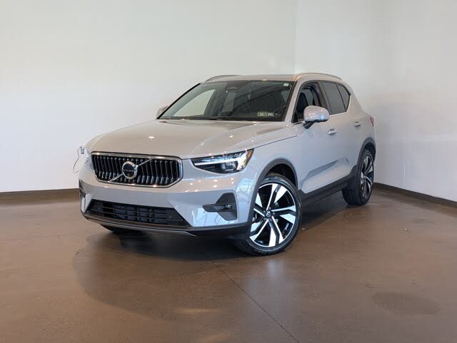 2025 Volvo XC40 B5 Plus Bright Theme AWD
