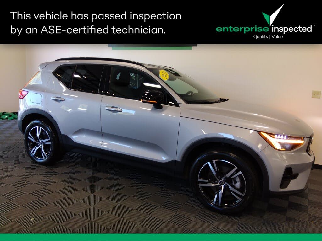 2024 Volvo XC40 B5 Core Dark Theme AWD