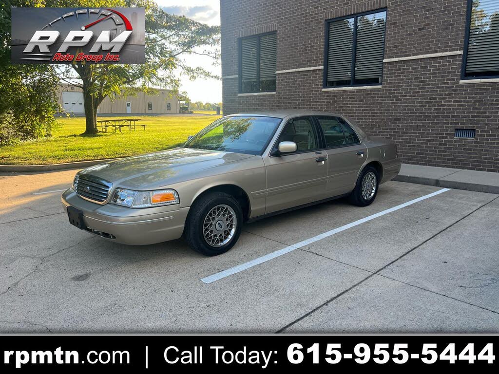 1999 Ford Crown Victoria 4 Dr LX Sedan
