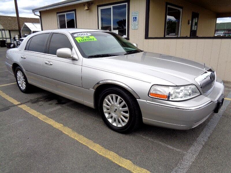 2004 Lincoln Town Car Signature