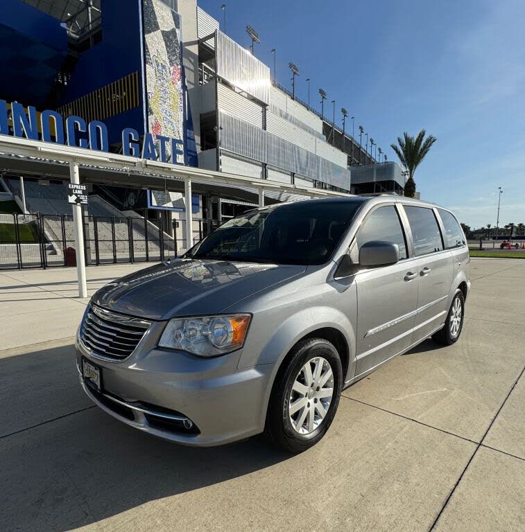 2014 Chrysler Town & Country Touring FWD