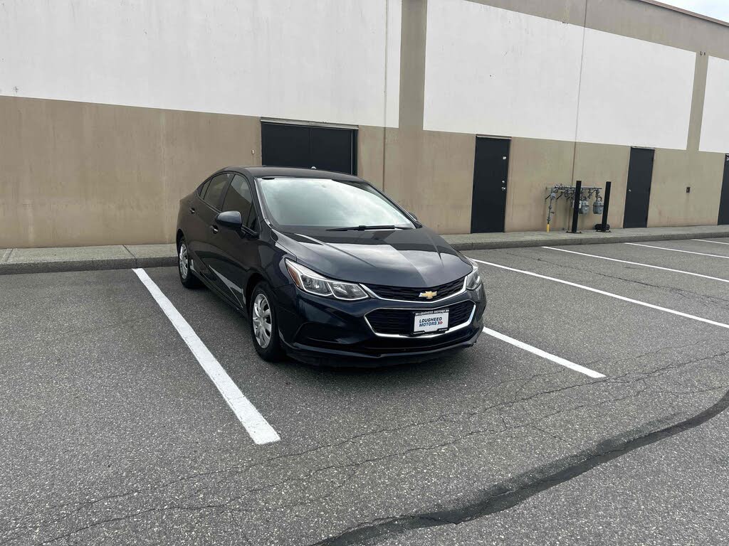 Chevrolet Cruze LS Sedan FWD 2016